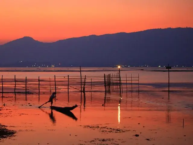 Sunset on Inle Lake Private Cruise